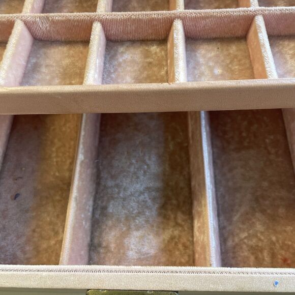 Vintage MCM Light Pink Jewelry Box with Pink Velvet and Satin Interior - Picture 4 of 11